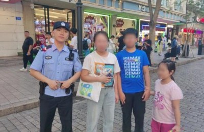 【夏季守护】  超暖！冰城民警在巡逻路上……